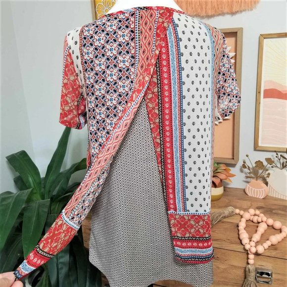 Top, Blouse. Red, Tan, Blue, White, Multi Print. Dana Buchman Brand. - Picture 7 of 16